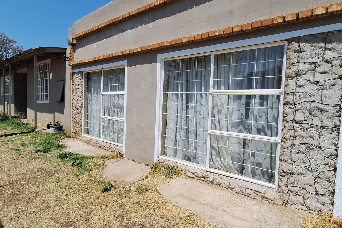 Spacious house for sale - Photo 3