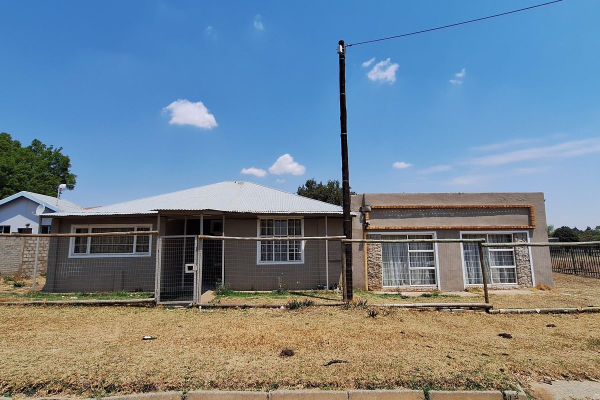 Spacious house for sale - Photo 2