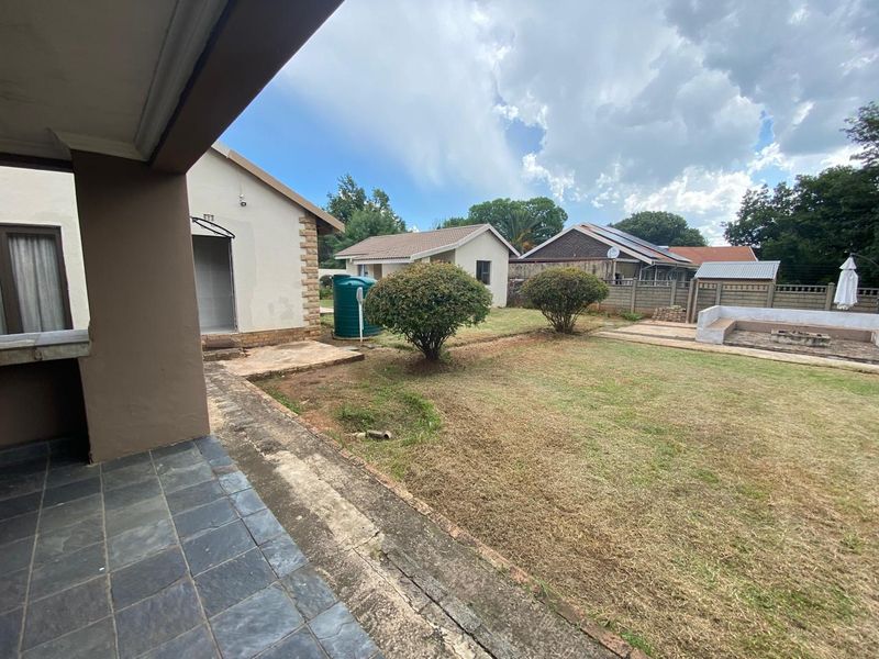 Stunning 5-bedroom home in Flora Gardens, Vanderbijlpark—your perfect family retreat awaits! - Photo 8