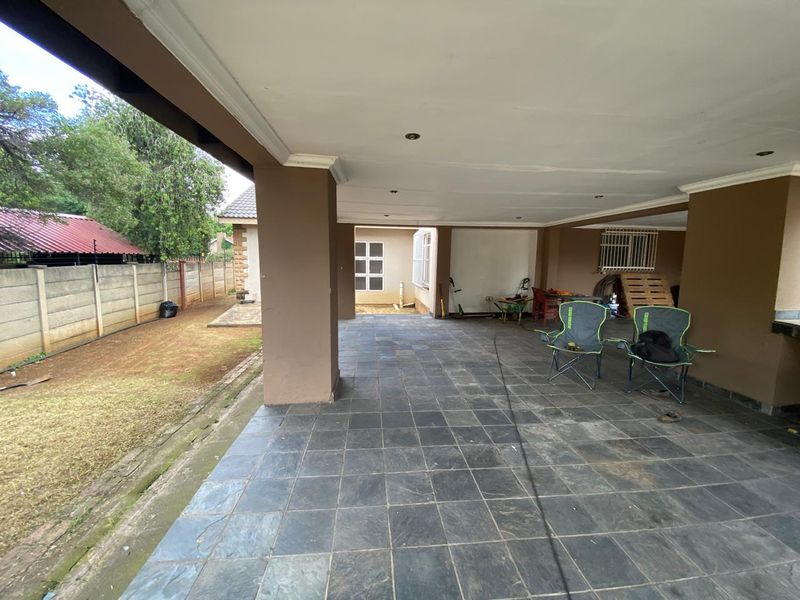 Stunning 5-bedroom home in Flora Gardens, Vanderbijlpark—your perfect family retreat awaits! - Photo 6