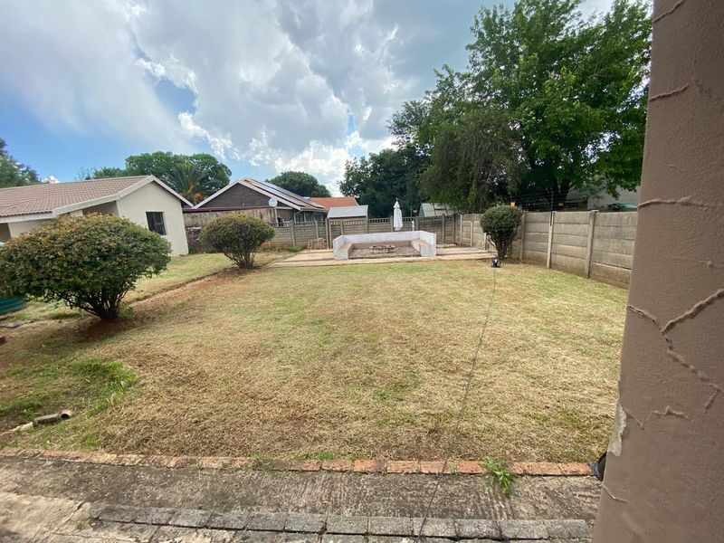 Stunning 5-bedroom home in Flora Gardens, Vanderbijlpark—your perfect family retreat awaits! - Photo 9