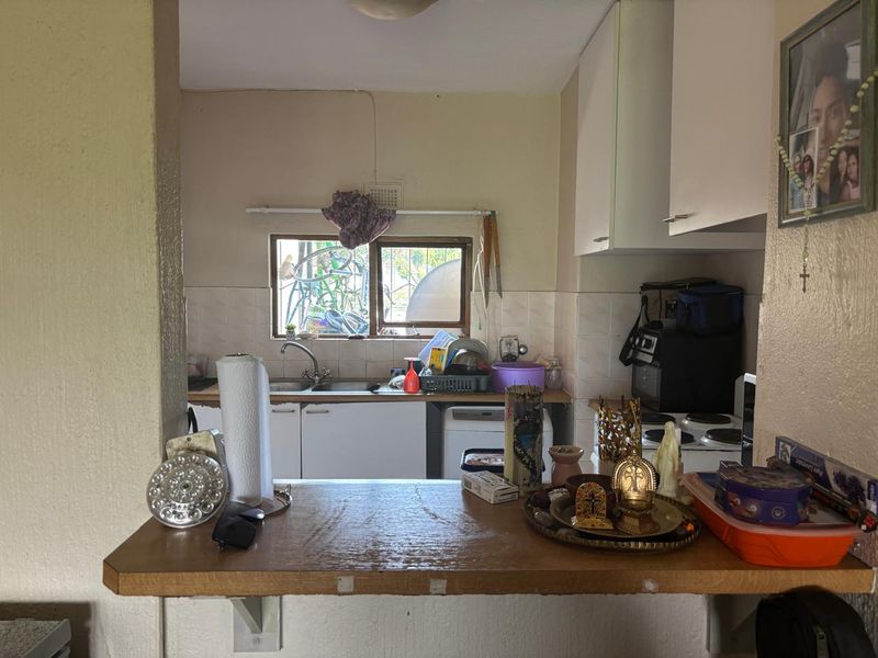 Exclusive Two-Bedroom Apartment Near Top Schools with scenic Views - Photo 3