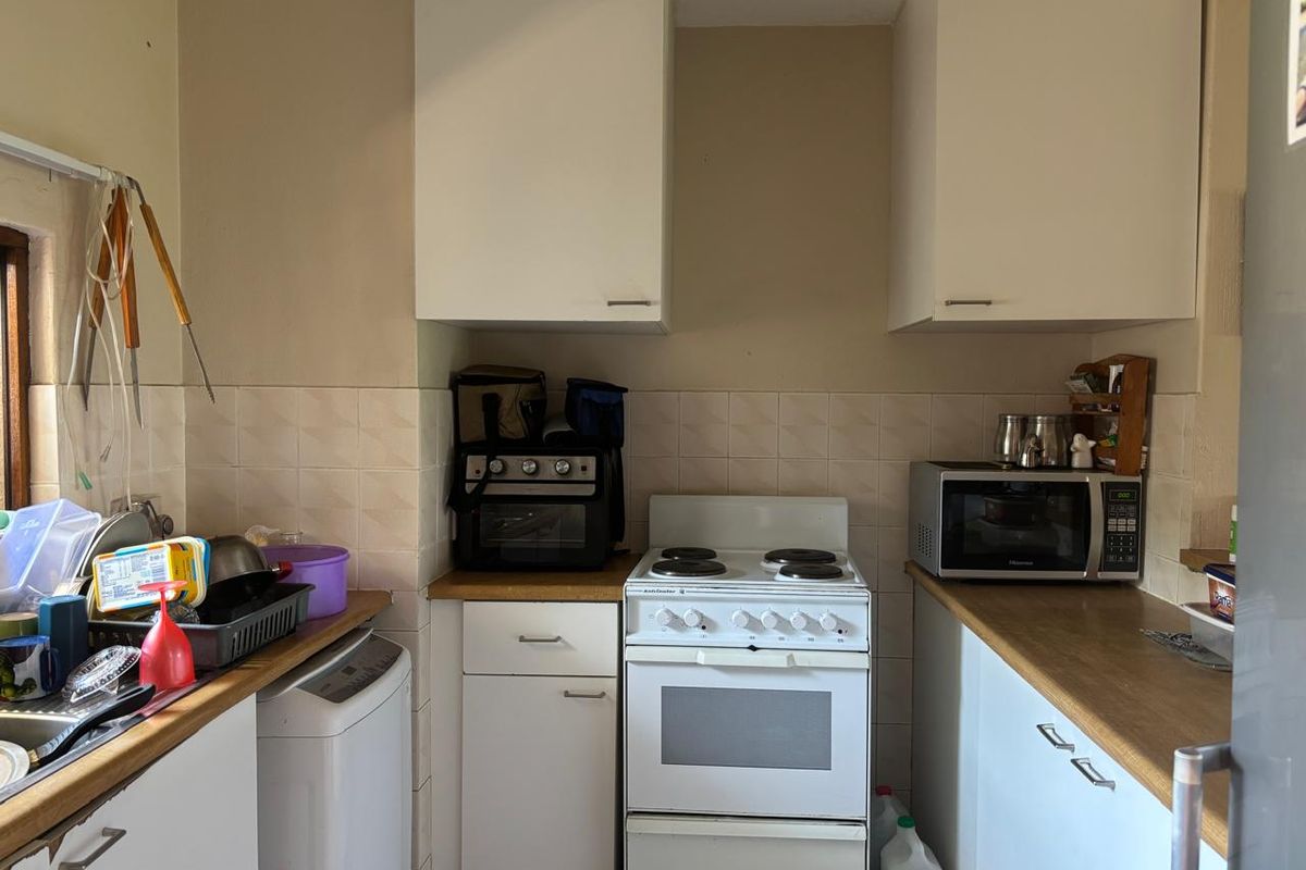 Exclusive Two-Bedroom Apartment Near Top Schools with scenic Views - Photo 2