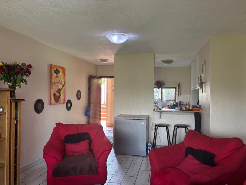 Exclusive Two-Bedroom Apartment Near Top Schools with scenic Views - Photo 5