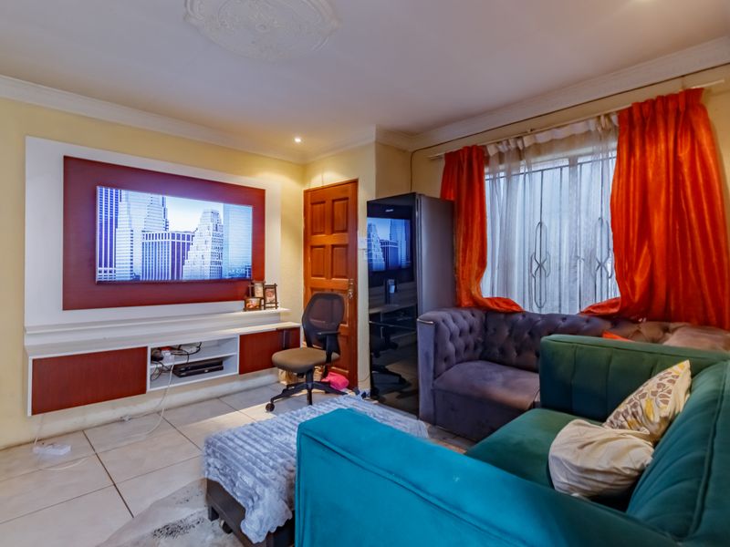 2 Bed 1 Bath Standalone House - Photo 2