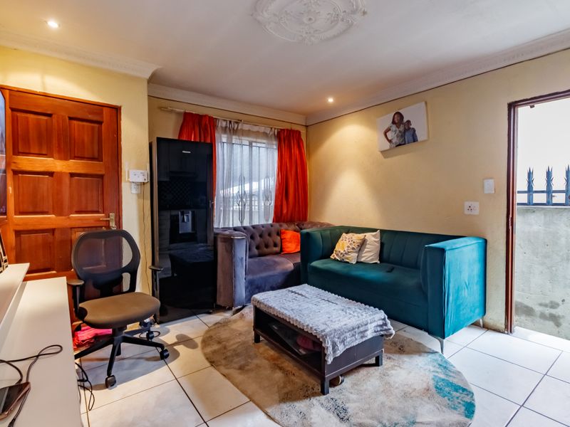 2 Bed 1 Bath Standalone House - Photo 5