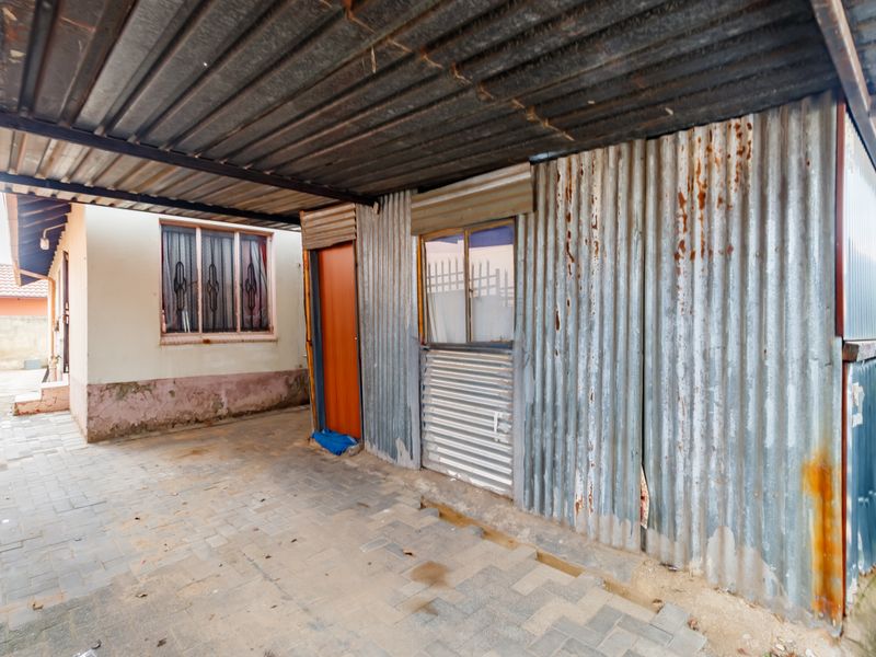 2 Bed 1 Bath Standalone House - Photo 10