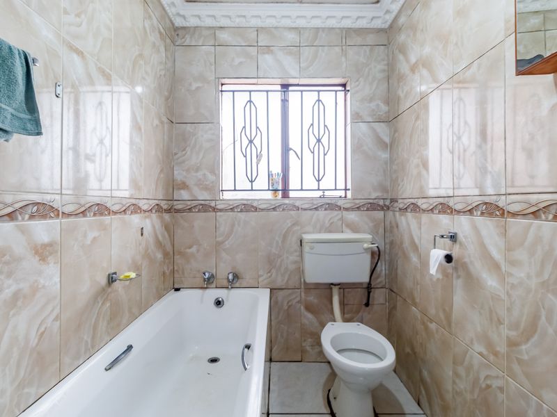 2 Bed 1 Bath Standalone House - Photo 9