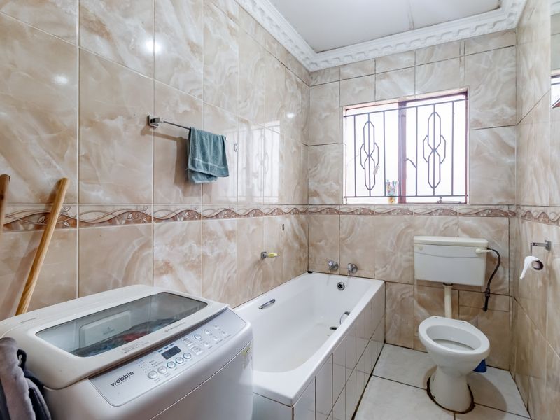 2 Bed 1 Bath Standalone House - Photo 8