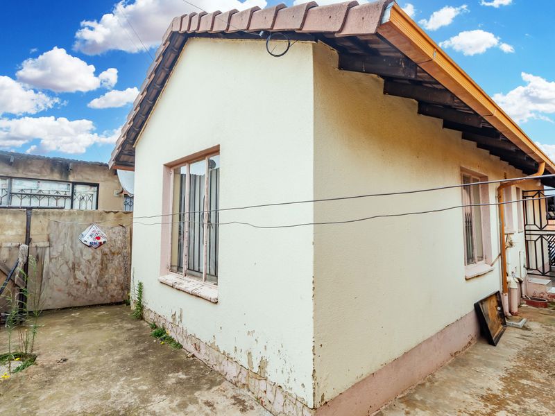 2 Bed 1 Bath Standalone House - Photo 3