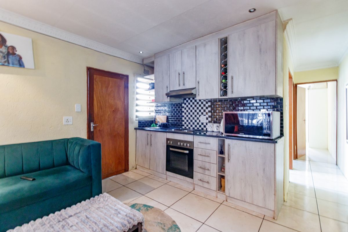 2 Bed 1 Bath Standalone House - Photo 4