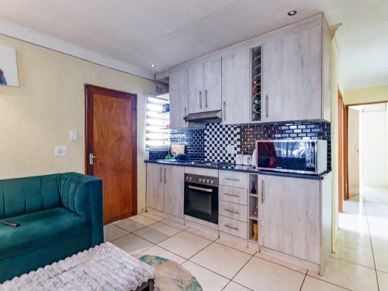 2 Bed 1 Bath Standalone House - Photo 4