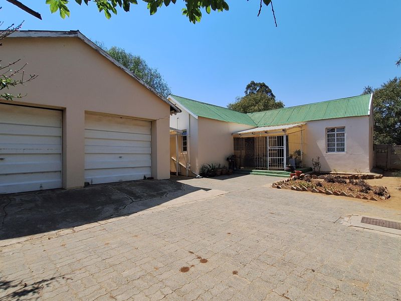 2 BEDROOM HOUSE FOR SALE - Photo 2