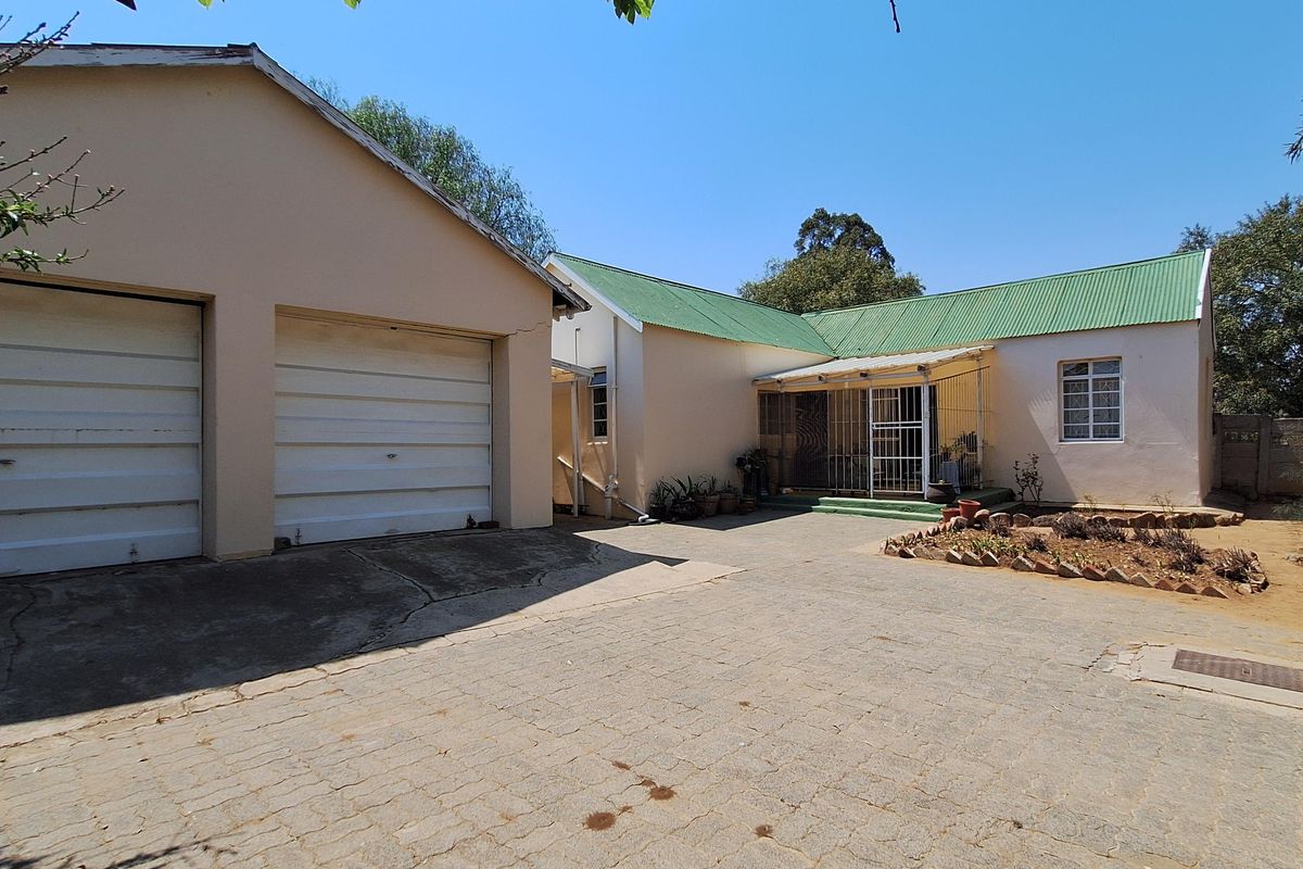 2 BEDROOM HOUSE FOR SALE - Photo 2