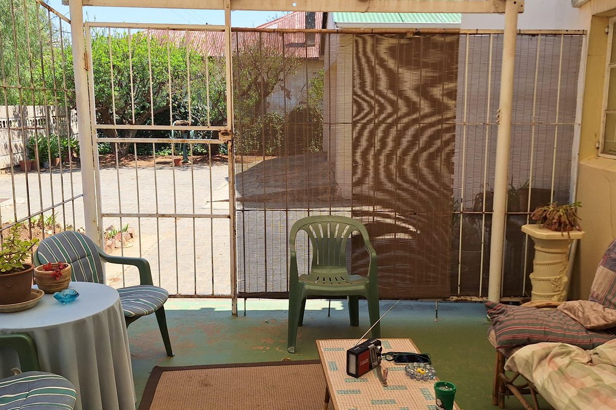 2 BEDROOM HOUSE FOR SALE - Photo 4