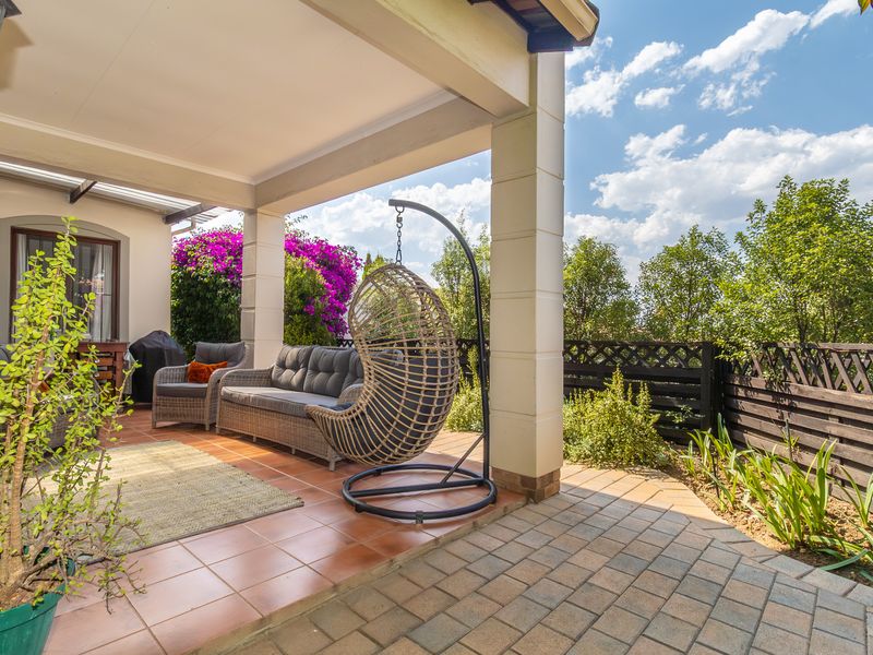 Stand Alone Townhouse With Wrap Around Garden - Photo 5