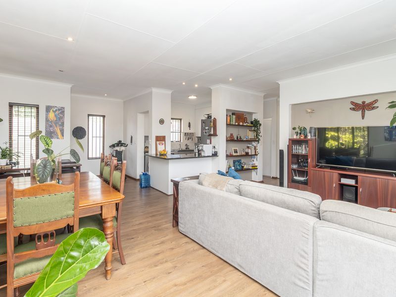 Stand Alone Townhouse With Wrap Around Garden - Photo 8