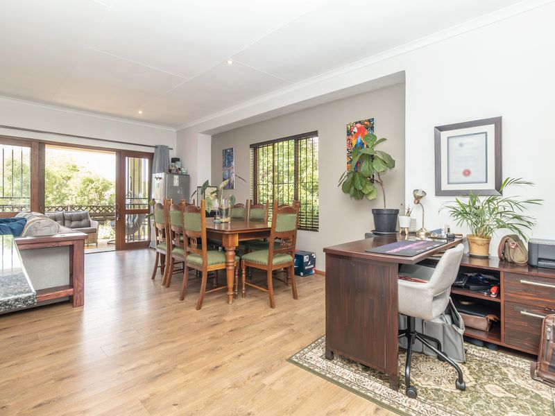 Stand Alone Townhouse With Wrap Around Garden - Photo 7