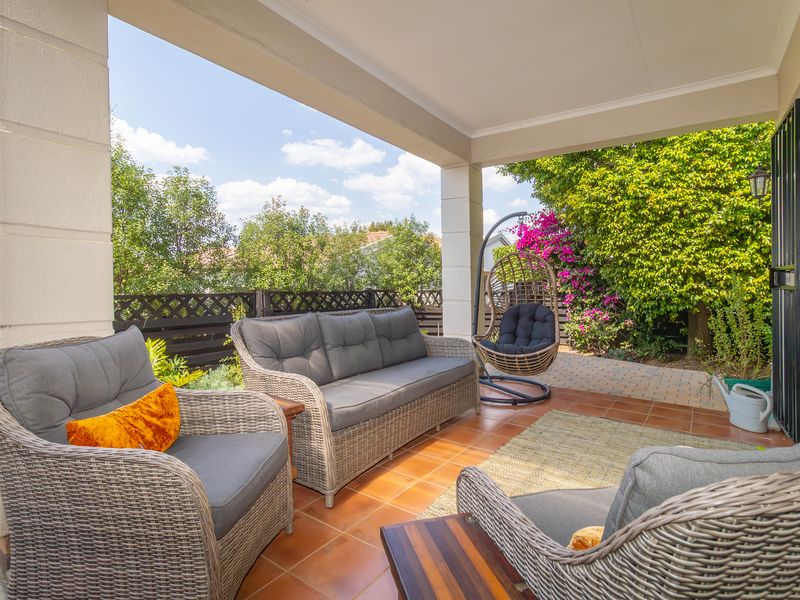 Stand Alone Townhouse With Wrap Around Garden - Photo 6