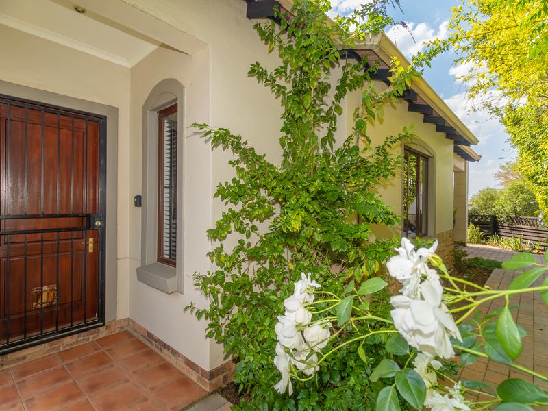 Stand Alone Townhouse With Wrap Around Garden - Photo 3