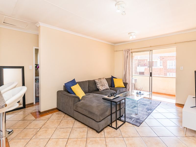 2 Bedroom Apartment for sale in Die Hoewes - Photo 3