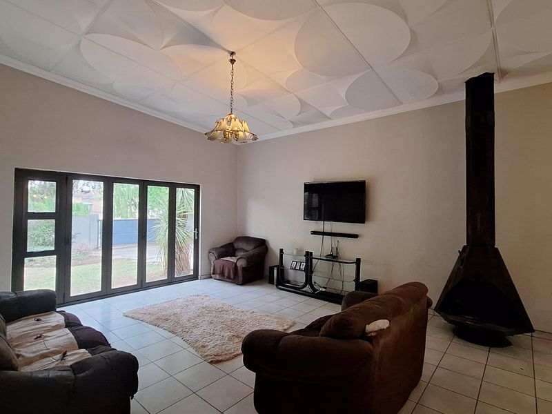 House near CBD for sale - Photo 3