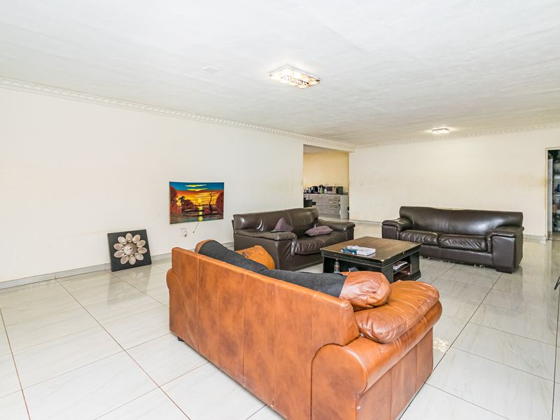 Home for sale in Lyttelton Manor - with rental income potential - Photo 5