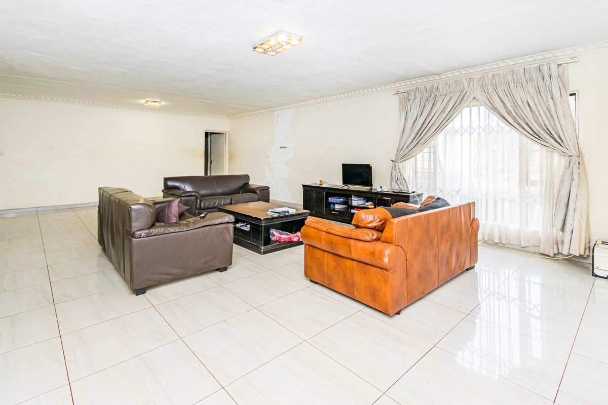 Home for sale in Lyttelton Manor - with rental income potential - Photo 4