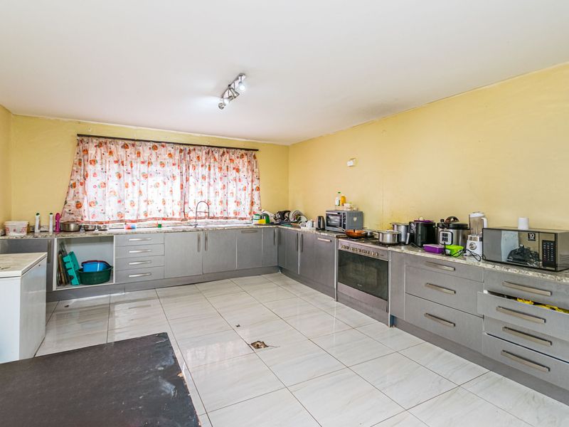 Home for sale in Lyttelton Manor - with rental income potential - Photo 7