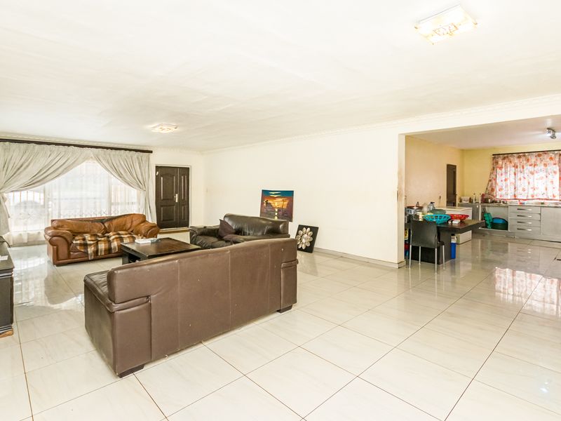 Home for sale in Lyttelton Manor - with rental income potential - Photo 6