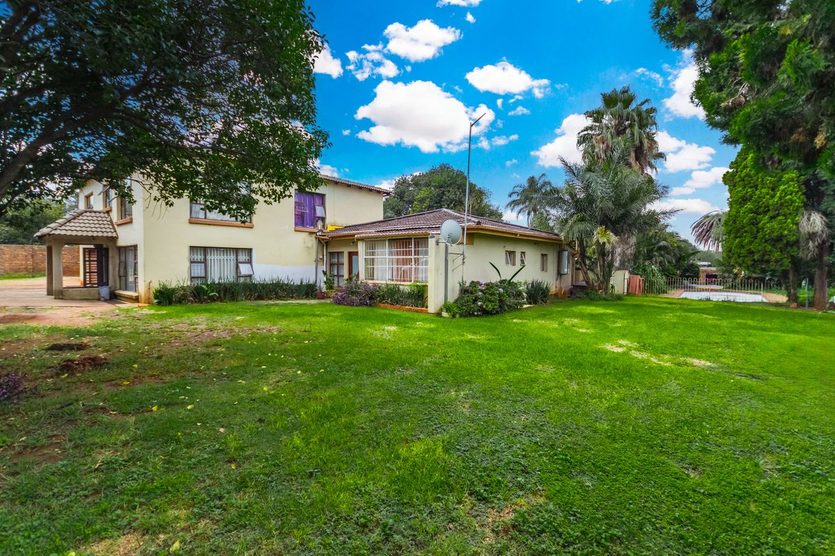 Home for sale in Lyttelton Manor - with rental income potential - Photo 2