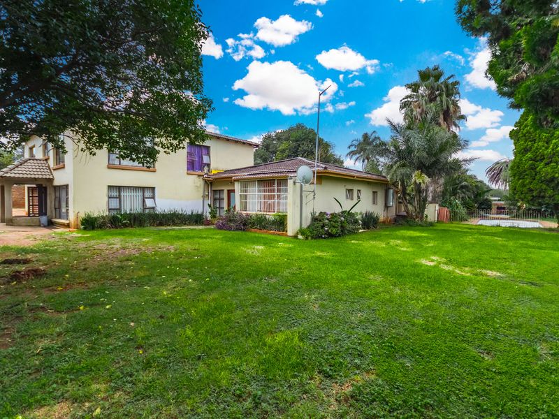 Home for sale in Lyttelton Manor - with rental income potential - Photo 2