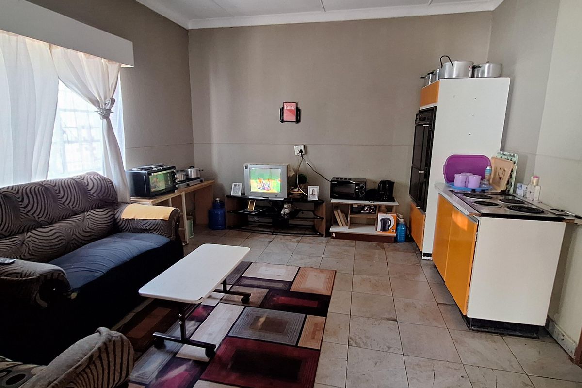 7 Bedroom Property for sale - Photo 5