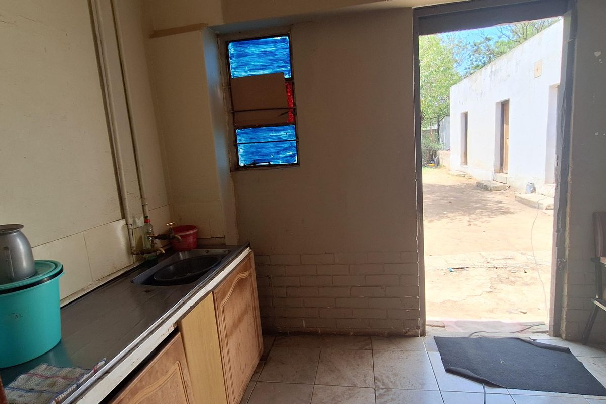 7 Bedroom Property for sale - Photo 4