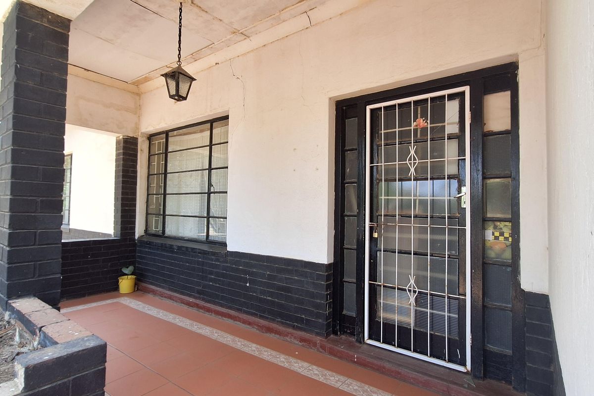 7 Bedroom Property for sale - Photo 3