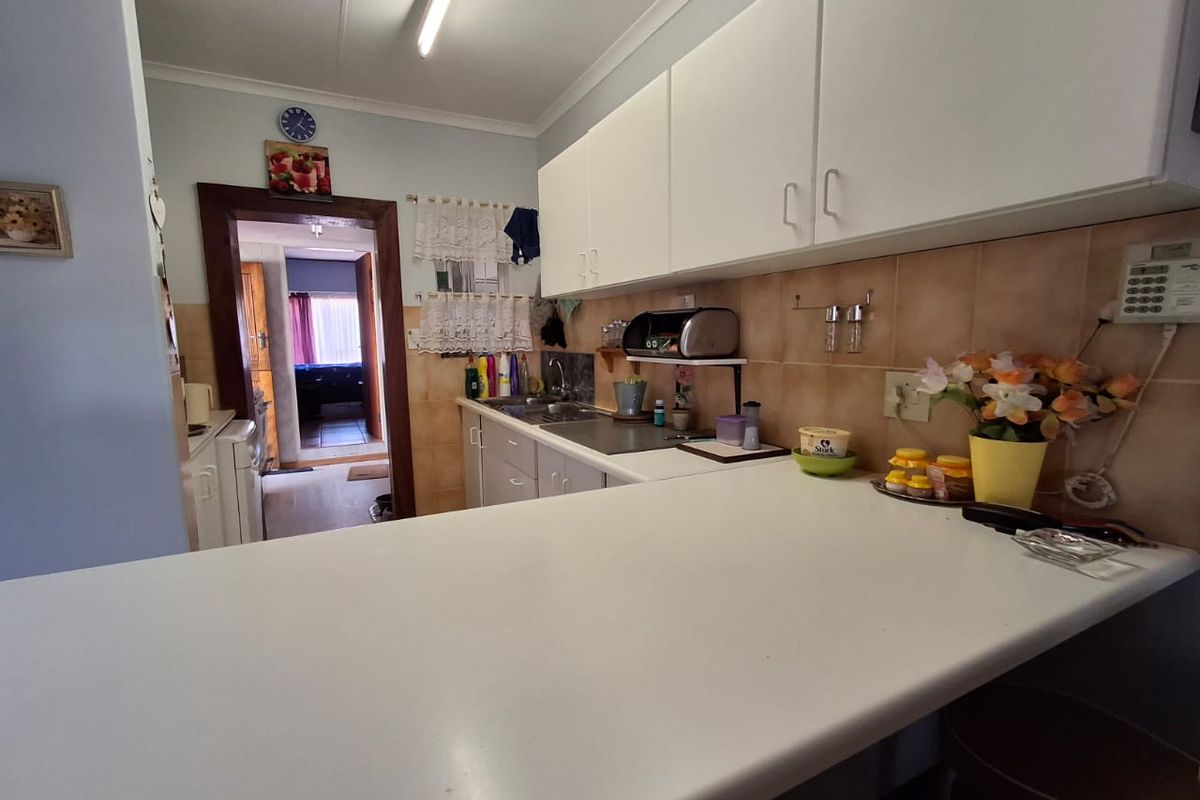 Neat 3-Bedroom Simplex in a Secure Complex – The Orchards - Photo 4