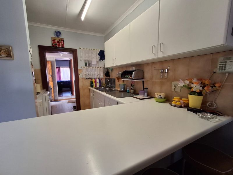 Neat 3-Bedroom Simplex in a Secure Complex – The Orchards - Photo 4