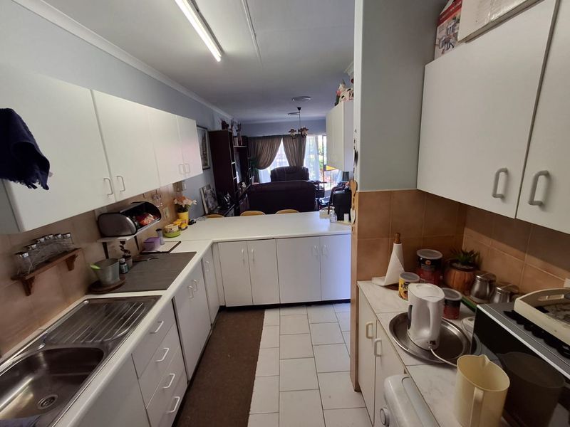 Neat 3-Bedroom Simplex in a Secure Complex – The Orchards - Photo 3