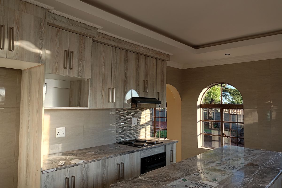 Newly renovated to modern perfection!! - Photo 2