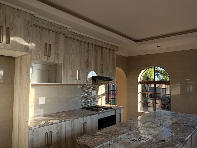 Newly renovated to modern perfection!! - Photo 2