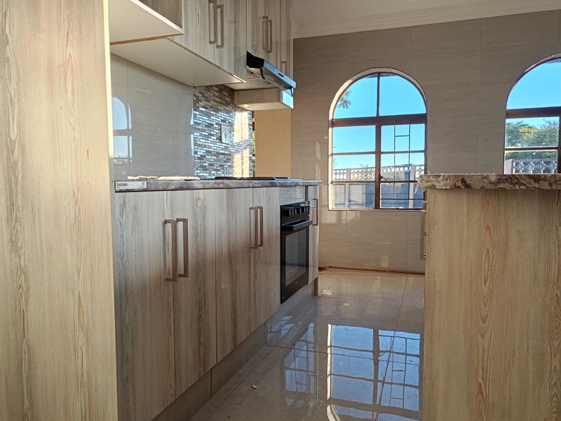 Newly renovated to modern perfection!! - Photo 9