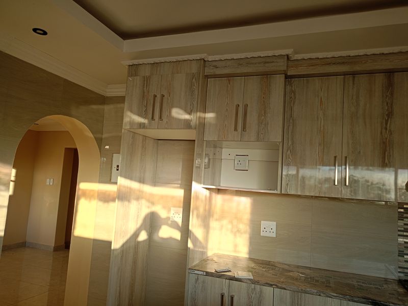 Newly renovated to modern perfection!! - Photo 7