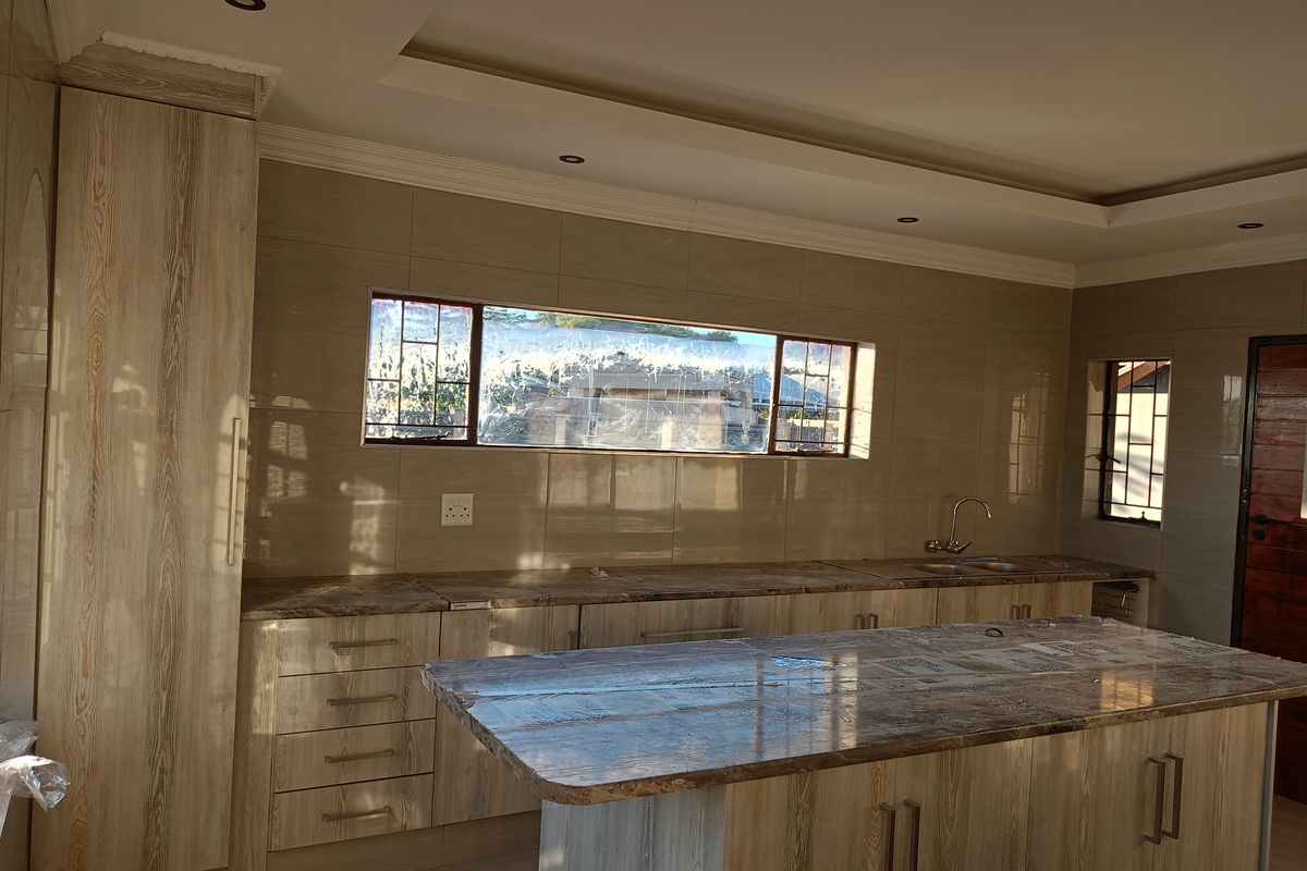 Newly renovated to modern perfection!! - Photo 3