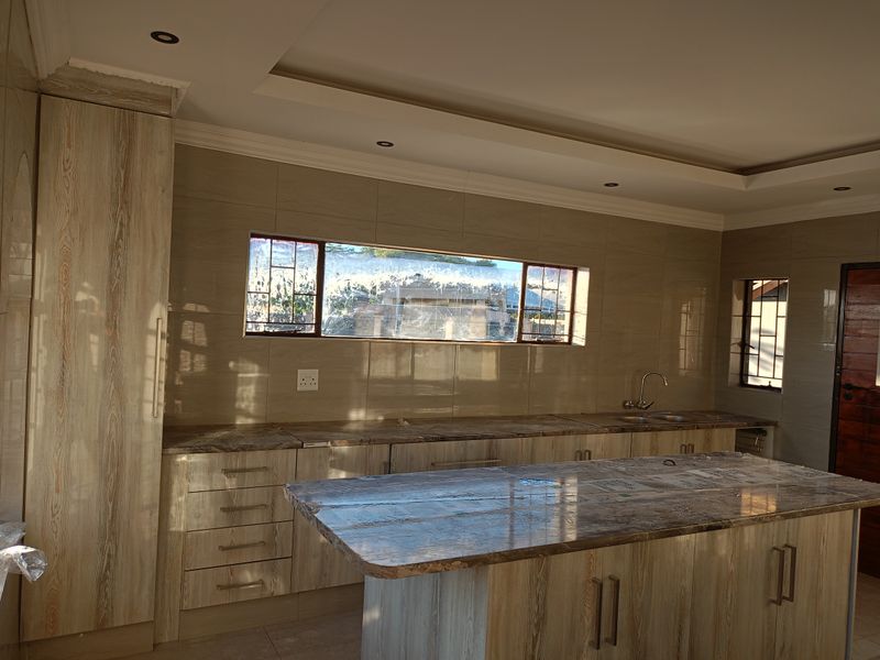 Newly renovated to modern perfection!! - Photo 3