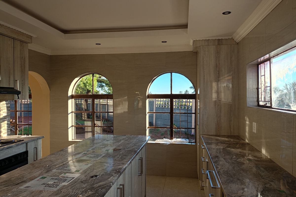 Newly renovated to modern perfection!! - Photo 4