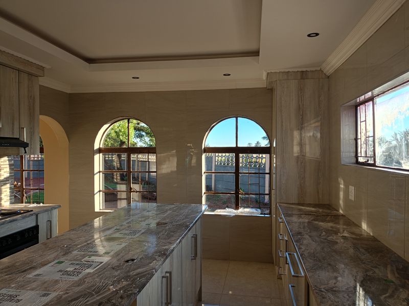 Newly renovated to modern perfection!! - Photo 4