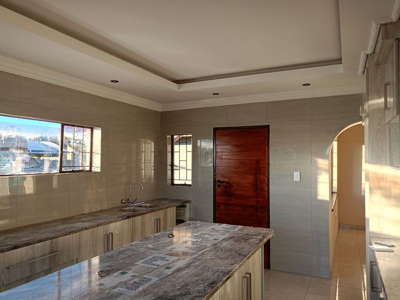 Newly renovated to modern perfection!! - Photo 5