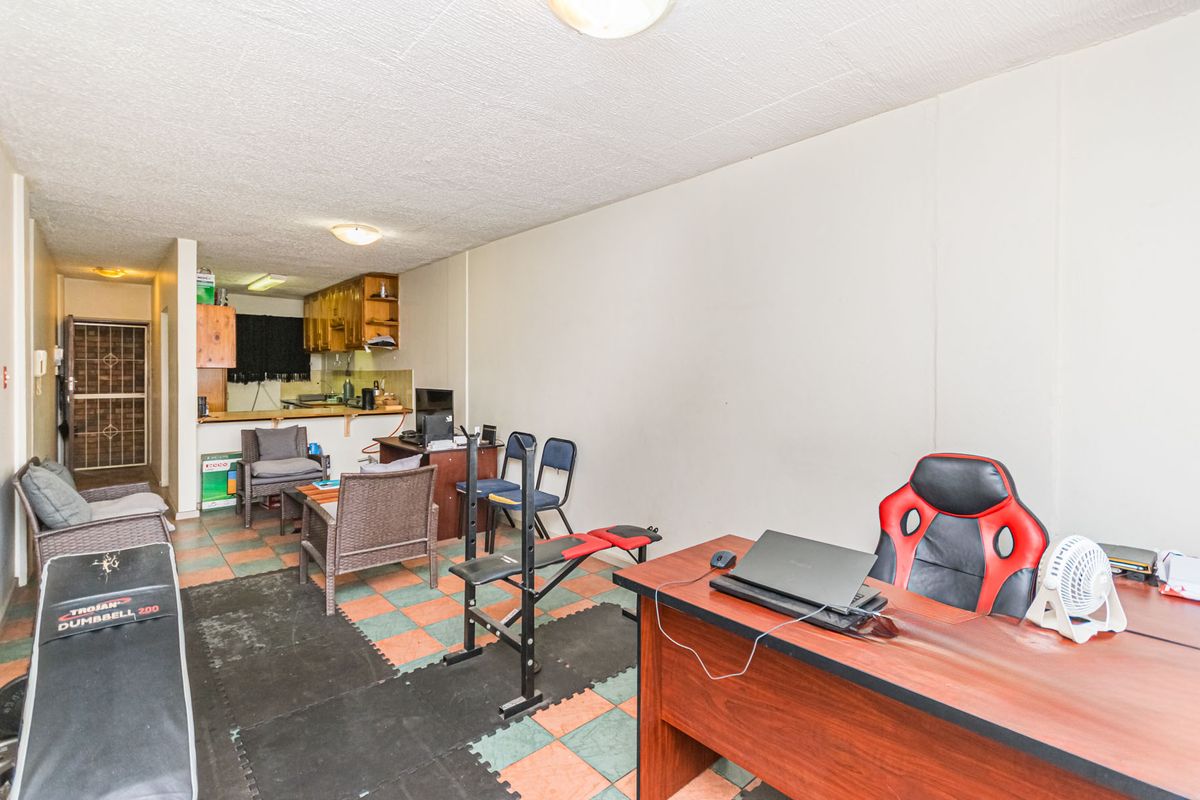 2 Bedroom Apartment for sale in Lyttelton manor - Photo 4