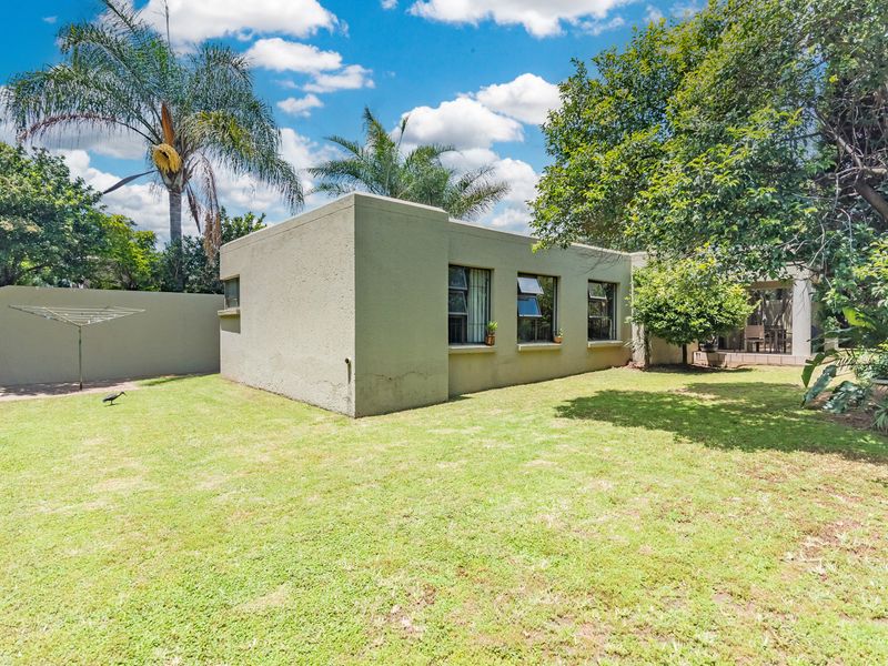 Full Title Home in Complex with Super Low Levies - Photo 4