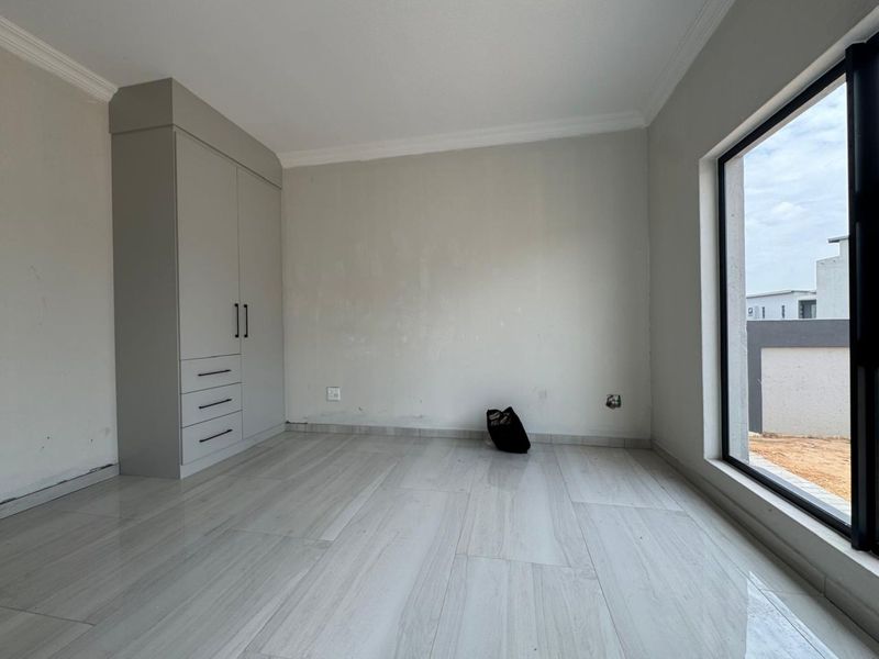 New Development 4-Bedroom Double-Storey Home in Roodepark Eco Estate - Photo 8